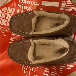 Ugg slippers (off grey/ brown)